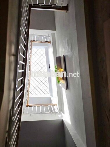 062 CHO THUÊ NHÀ ĐẸP 3 TẦNG 4PN – CÓ SÂN VƯỜN THƯ GIÃN