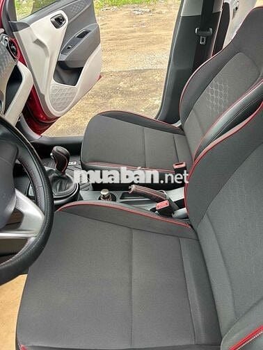 Hyundai i10 Đỏ 5 chỗ