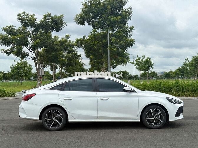 MG 5 LUXURY 1.5CVT 2022 Trắng