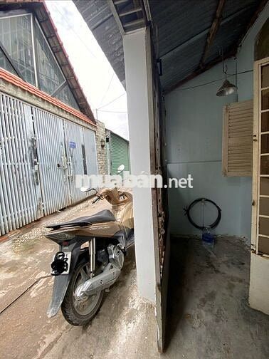 Cho thuê nhà hẻm 80 Dương Quảng Hàm, DT: 4x17,5m. Gần nhà thờ Bến Hải
