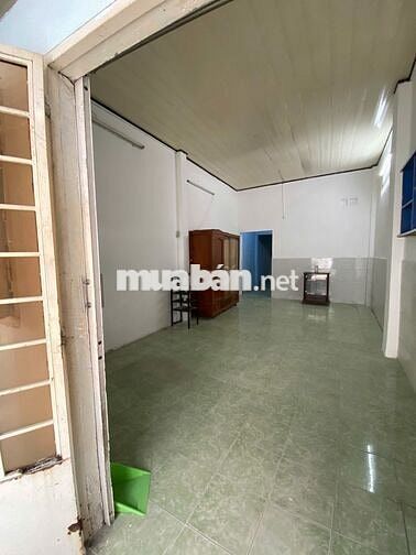Cho thuê nhà hẻm 80 Dương Quảng Hàm, DT: 4x17,5m. Gần nhà thờ Bến Hải