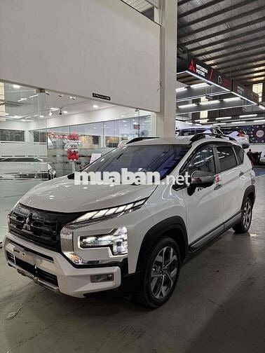 Mitsubishi Xpander Cross 2023 Trắng 30000 km Tự độ