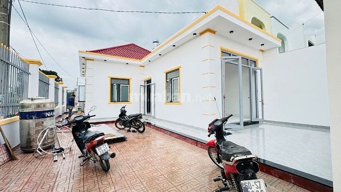 MUA ĐẤT TẶNG NHÀ 10x20 - 2 TỶ XXX LÔ GÓC 2 MẶT TIỀN NGAY BỬU LONG