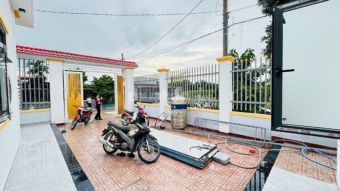 MUA ĐẤT TẶNG NHÀ 10x20 - 2 TỶ XXX LÔ GÓC 2 MẶT TIỀN NGAY BỬU LONG