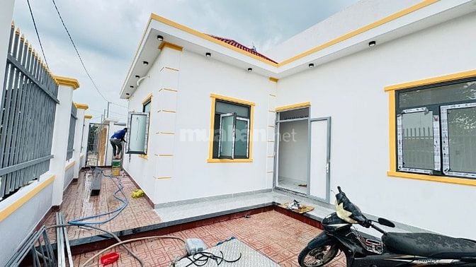 MUA ĐẤT TẶNG NHÀ 10x20 - 2 TỶ XXX LÔ GÓC 2 MẶT TIỀN NGAY BỬU LONG