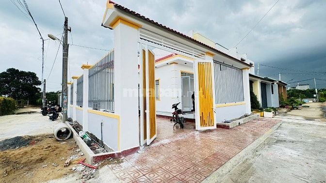 MUA ĐẤT TẶNG NHÀ 10x20 - 2 TỶ XXX LÔ GÓC 2 MẶT TIỀN NGAY BỬU LONG