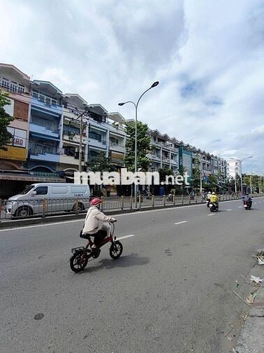Nhà 4x18m, 5 tầng, Mặt tiền Tạ Quang Bửu, P.5, Q.8