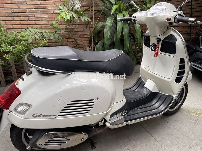 Piaggio Vespa GTS 125 i.e Trắng 80.000 km