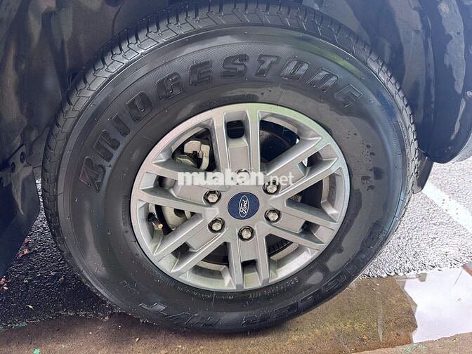Ford Ranger XLS AT 1 cầu 2024 27500 km Màu cam