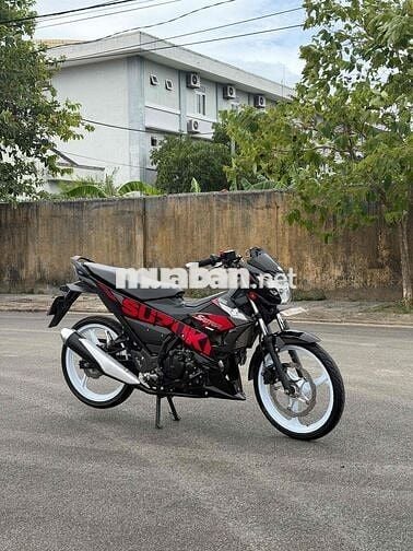Suzuki Satria Côn tay màu Đen