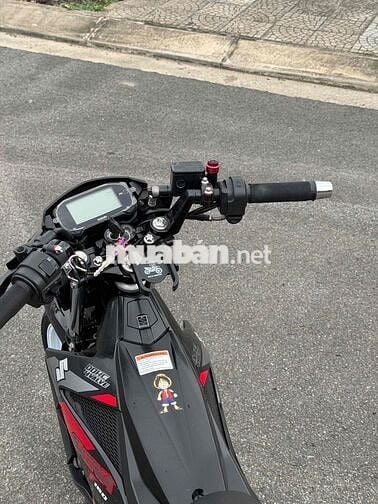 Suzuki Satria Côn tay màu Đen