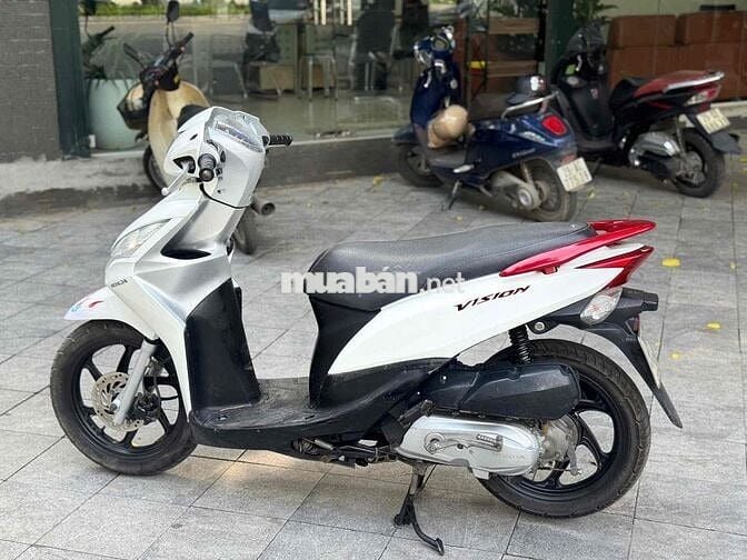 Honda Vision  Trắng máy zin chạy ít