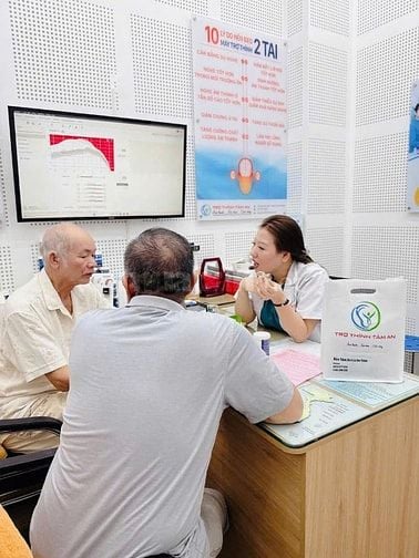 Tại sao cần phải đeo máy trợ thính sớm khi bị nghe kém