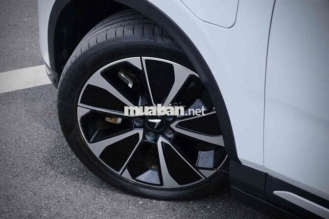 VinFast VF8 Plus 2025 Trắng Lướt 26.000 Km