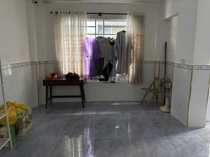 Hẻm xe hơi mini, cách Trường Sa 1 căn nhà, Ngang 6,85m, 2Tầng,giáp Q1