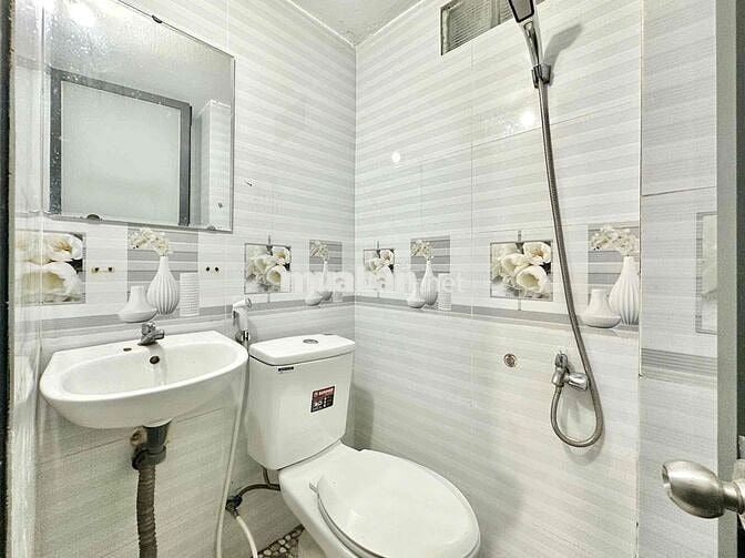 NHÀ ĐẸP HẺM XE HƠI GẦN CHỢ TÂN BÌNH - 5 PHÒNG NGỦ 3WC