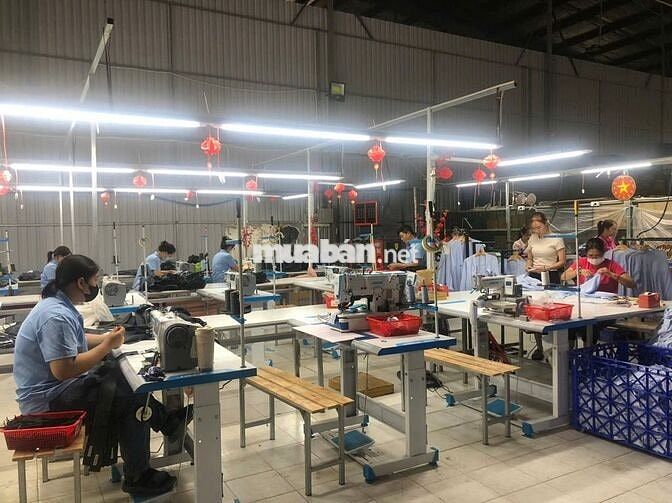 Tuyển dụng 5 công nhân may hàng quần áo thời trang