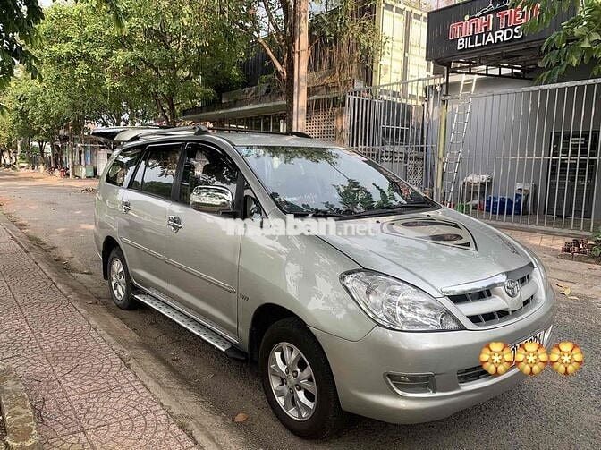 Toyota Innova 7 chỗ màu Bạc Việt Nam