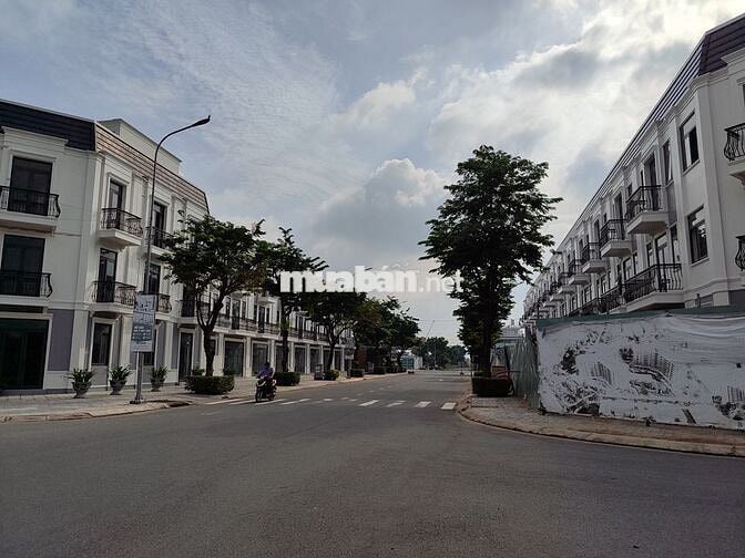 Bán nhà Chánh Mỹ ven sông Sài Gòn Trệt + 2 lầu đúc