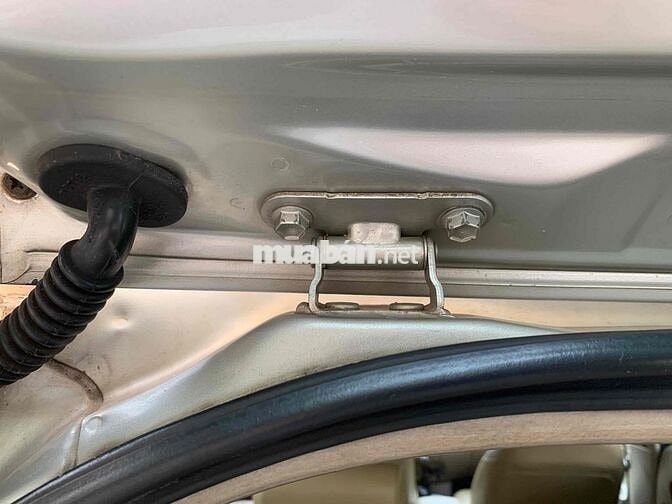 Toyota Innova 7 chỗ màu Bạc Việt Nam