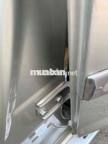 Toyota Innova 7 chỗ màu Bạc Việt Nam