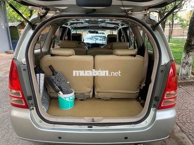 Toyota Innova 7 chỗ màu Bạc Việt Nam