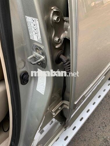 Toyota Innova 7 chỗ màu Bạc Việt Nam