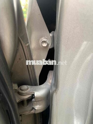 Toyota Innova 7 chỗ màu Bạc Việt Nam