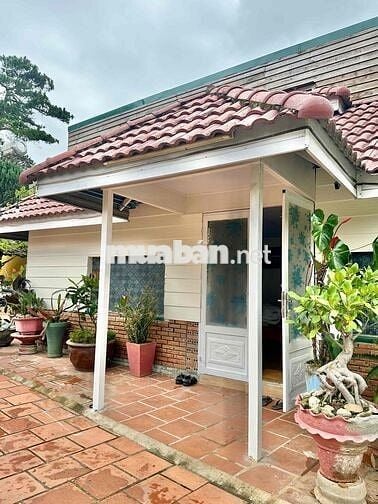 Nhà sân vườn trung tâm Đà Lạt, yên tĩnh sạch sẽ có chổ đậu xe ô tô