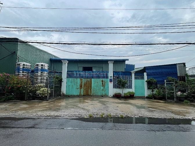 Chính chủ Bán kho xưởng mặt tiền đường nhựa gần Trần văn Giàu.