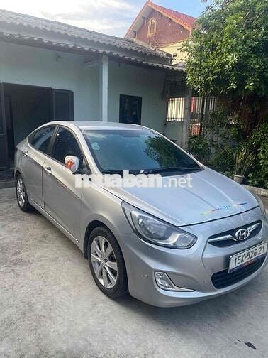 Hyundai Accent số tự động
