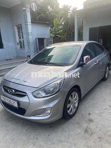 Hyundai Accent số tự động