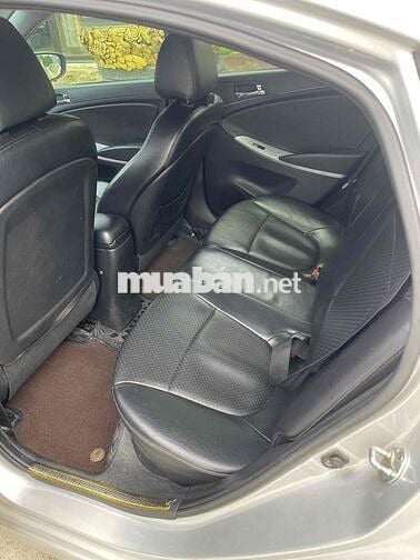 Hyundai Accent số tự động