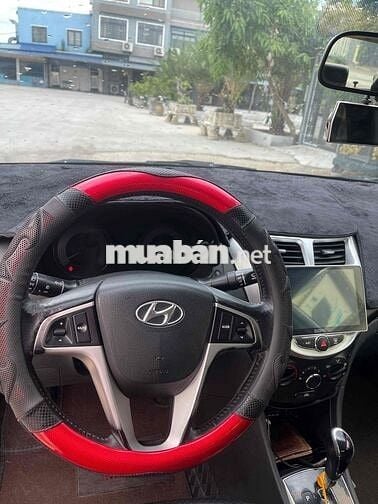 Hyundai Accent số tự động