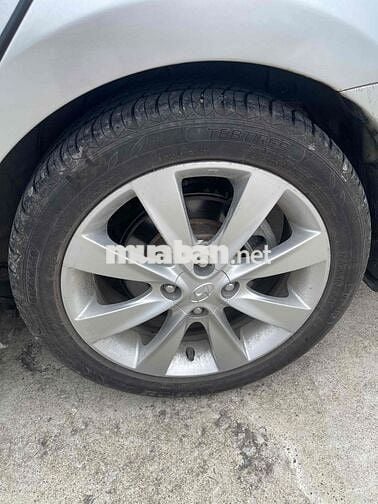 Hyundai Accent số tự động