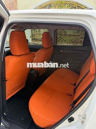 Suzuki Swift 2023 Xanh lá 26000 km xe chính chủ ko