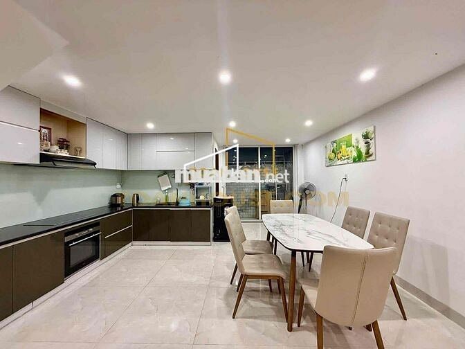 Cho thuê nhà 3 tầng - 3 phòng ngủ cao cấp - bồn tắm hiện đại.