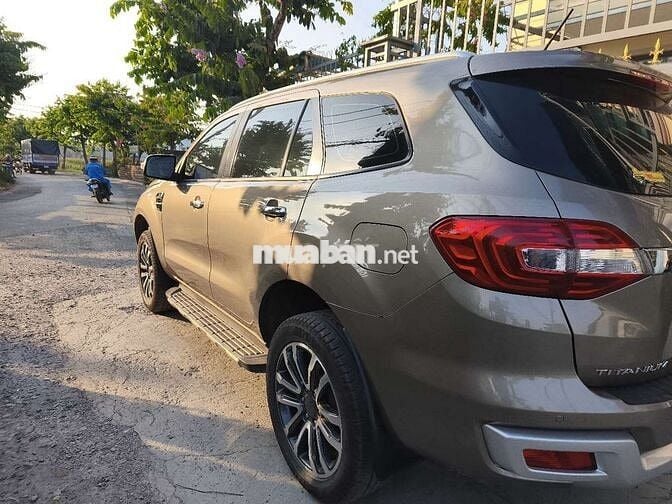 Ford Everest Titanium 1 cầu 2019 Máy dầu Vàng cát
