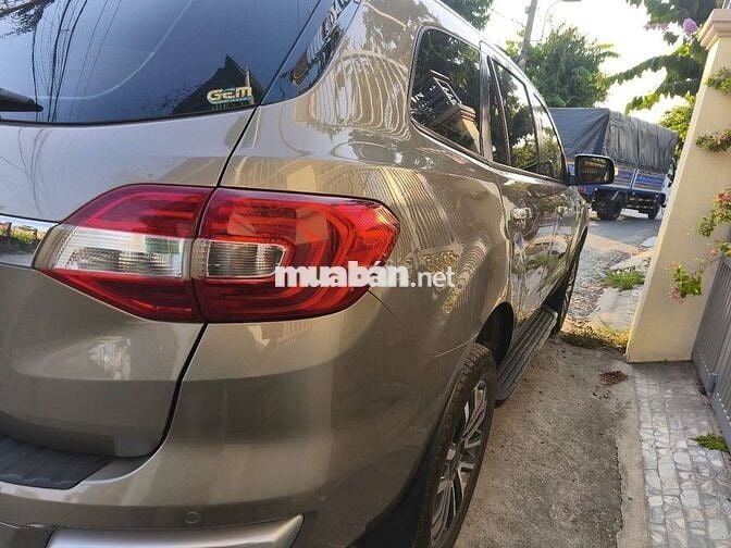 Ford Everest Titanium 1 cầu 2019 Máy dầu Vàng cát