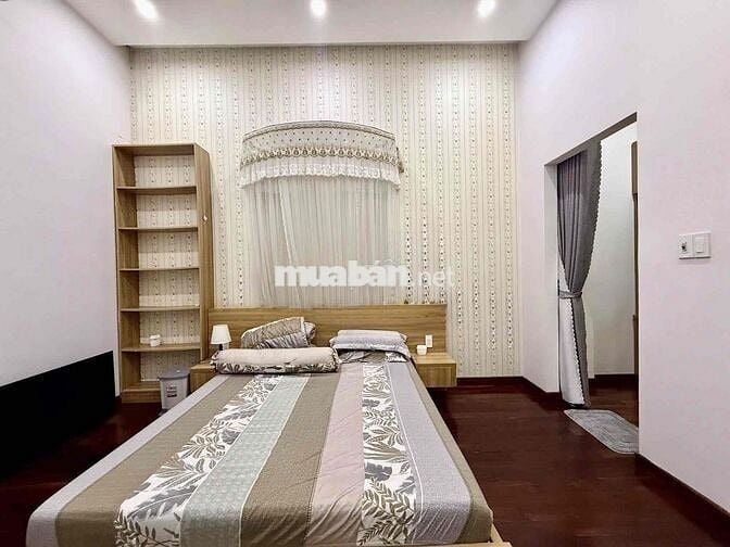 Cho thuê nhà 3 tầng - 3 phòng ngủ cao cấp - bồn tắm hiện đại.