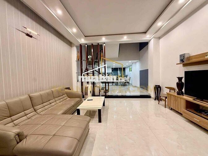 Cho thuê nhà 3 tầng - 3 phòng ngủ cao cấp - bồn tắm hiện đại.