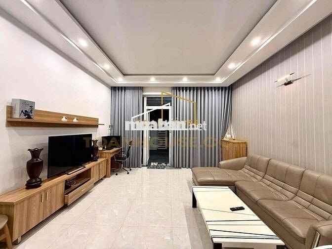 Cho thuê nhà 3 tầng - 3 phòng ngủ cao cấp - bồn tắm hiện đại.