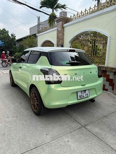 Suzuki Swift 2023 Xanh lá 26000 km xe chính chủ ko