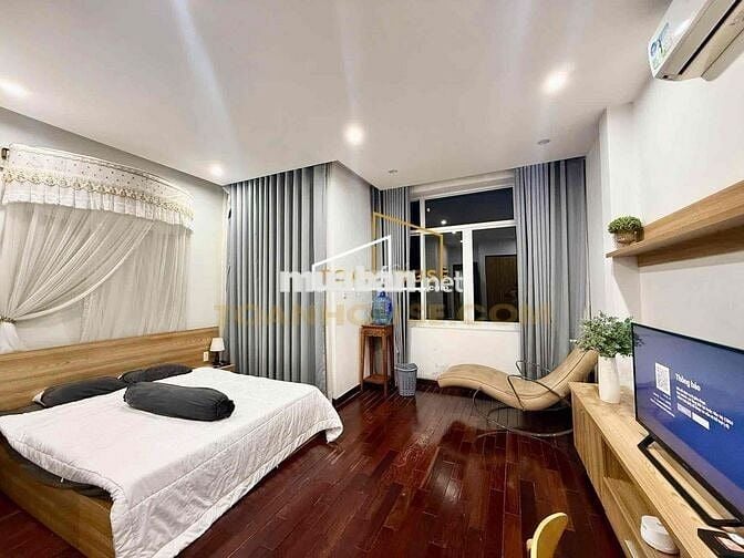 Cho thuê nhà 3 tầng - 3 phòng ngủ cao cấp - bồn tắm hiện đại.