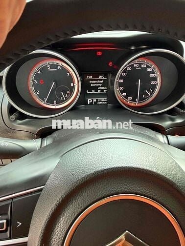 Suzuki Swift 2023 Xanh lá 26000 km xe chính chủ ko
