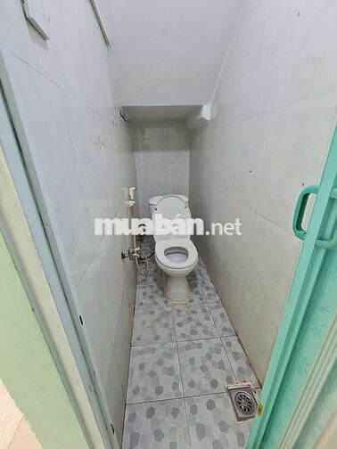 cho thuê phòng trệt 2 mặt hẻm có sân rộng 25m²