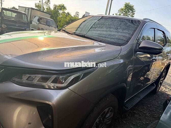 Toyota Fortuner Legender 2022 Bản cao cấp Xám