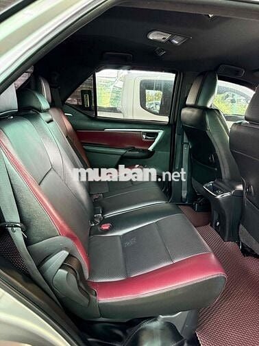 Toyota Fortuner Legender 2022 Bản cao cấp Xám