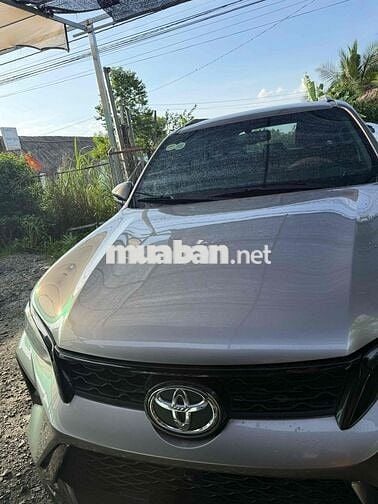 Toyota Fortuner Legender 2022 Bản cao cấp Xám