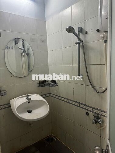Cho thuê căn hộ 2 phòng quận11 CC 312 Lạc Long Quân, 8.5 triệu ở liền